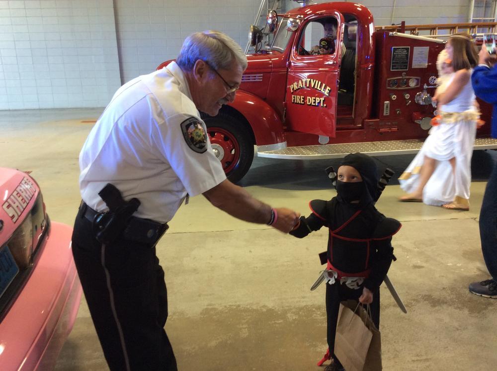 Sheriff Sedinger shaking hands with a Ninja